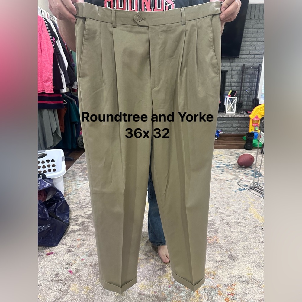 Roundtree & Yorke Men’s Chinos in Khaki Tan